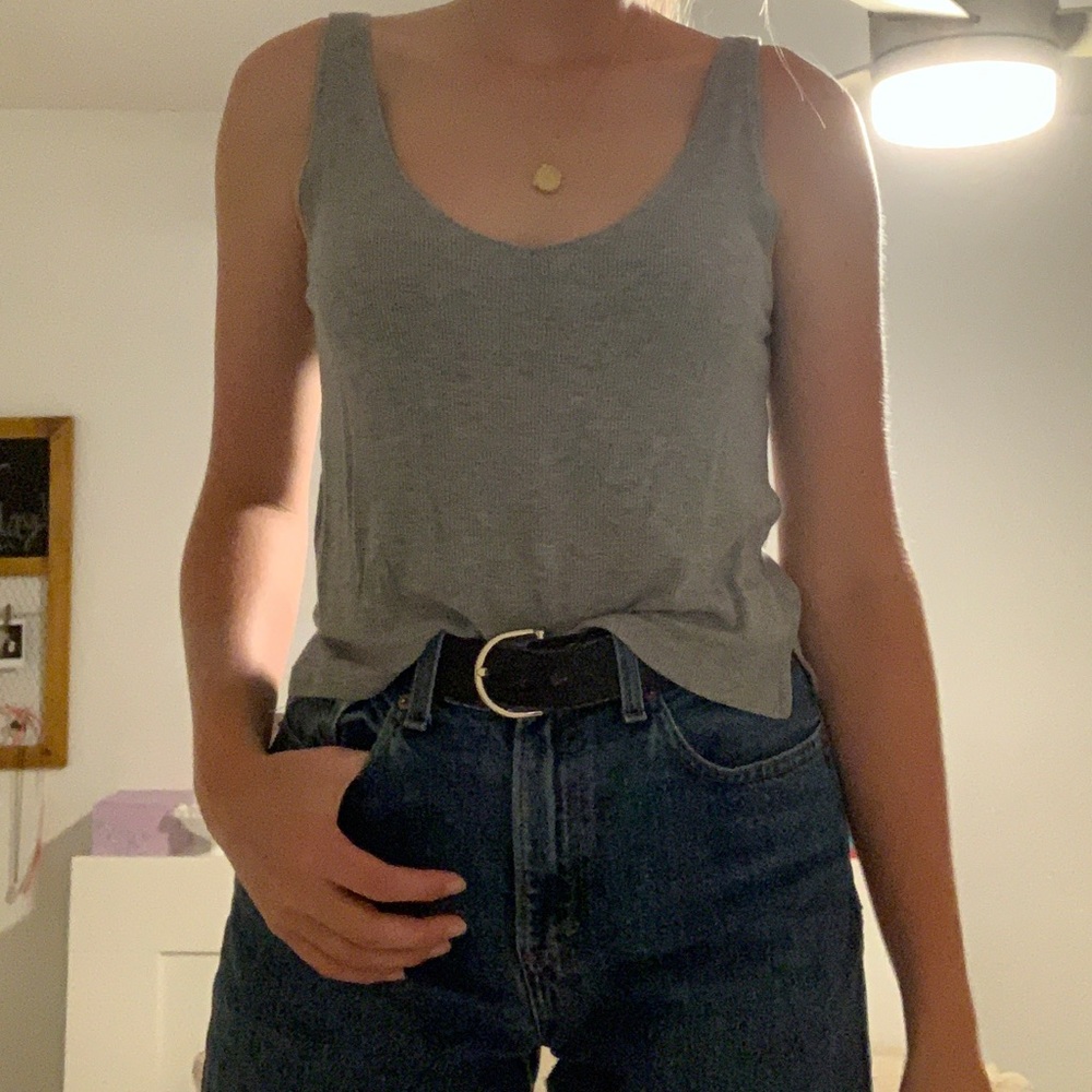 Light grey cropped tank top